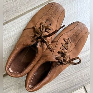 Easy Spirit Women’s Brown Leather Dress Tennis Shoes 6M